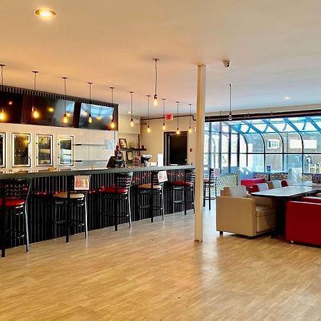 Ramada By Wyndham Whitecourt Ξενοδοχείο Εξωτερικό φωτογραφία