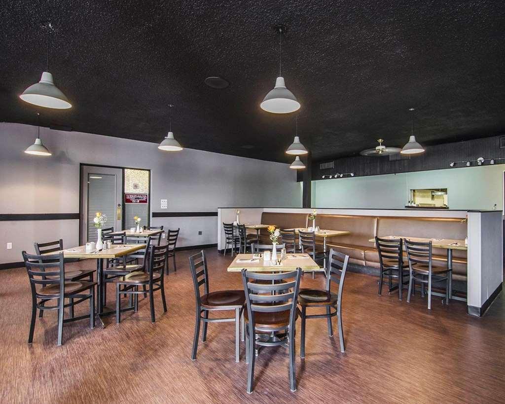 Ramada By Wyndham Whitecourt Ξενοδοχείο Εστιατόριο φωτογραφία
