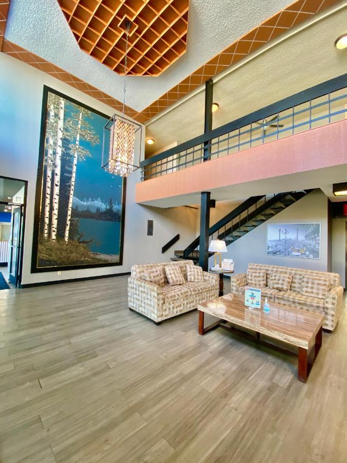 Ramada By Wyndham Whitecourt Ξενοδοχείο Εξωτερικό φωτογραφία
