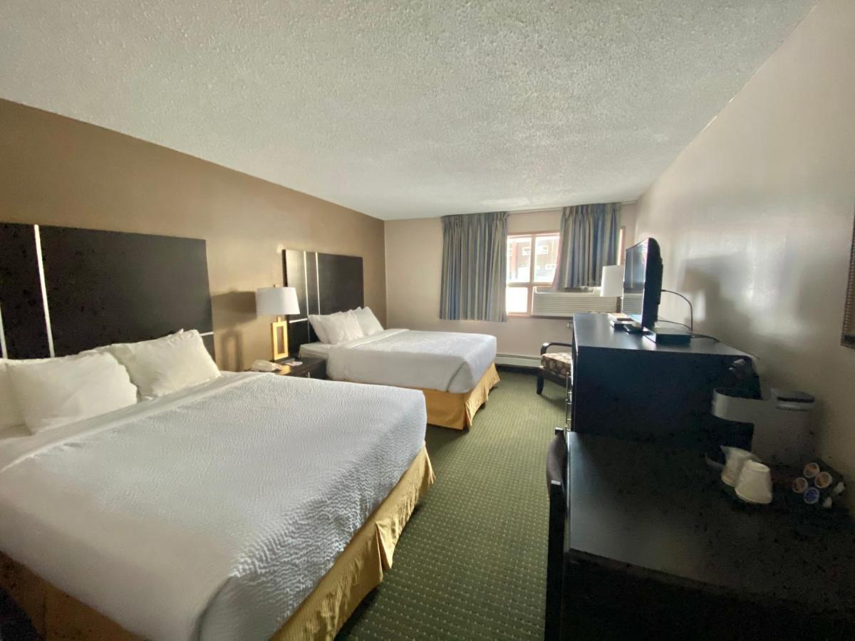 Ramada By Wyndham Whitecourt Ξενοδοχείο Εξωτερικό φωτογραφία