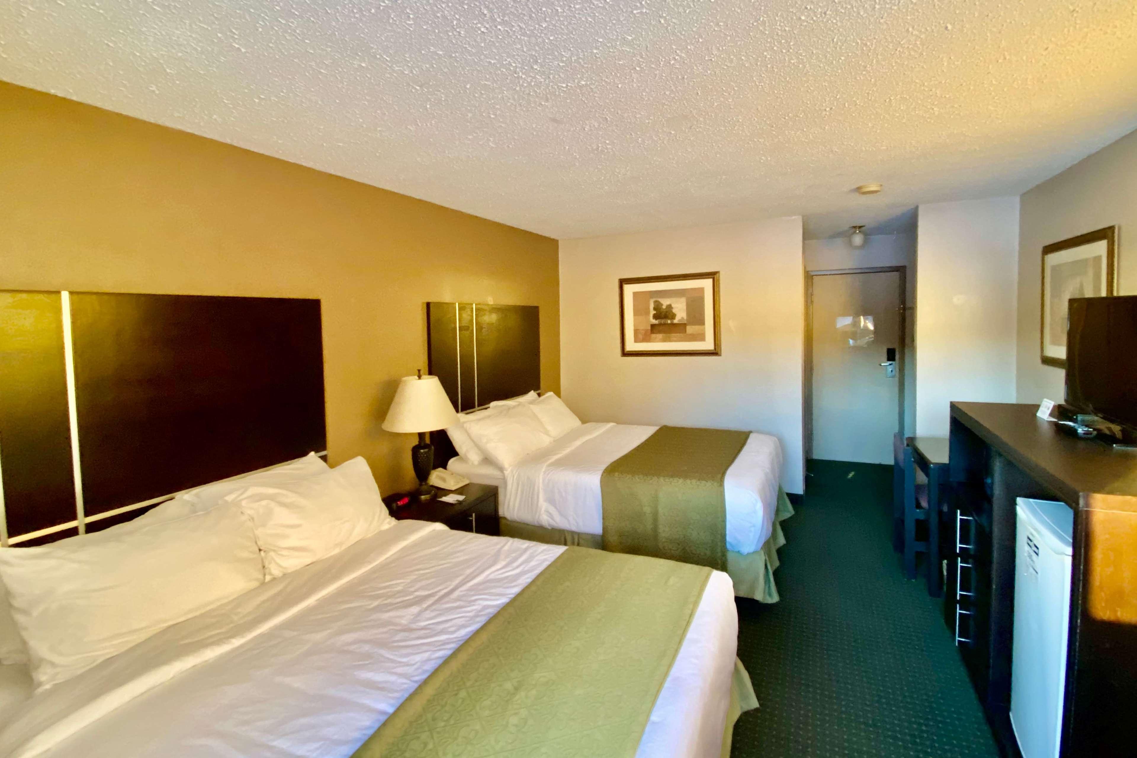 Ramada By Wyndham Whitecourt Ξενοδοχείο Εξωτερικό φωτογραφία
