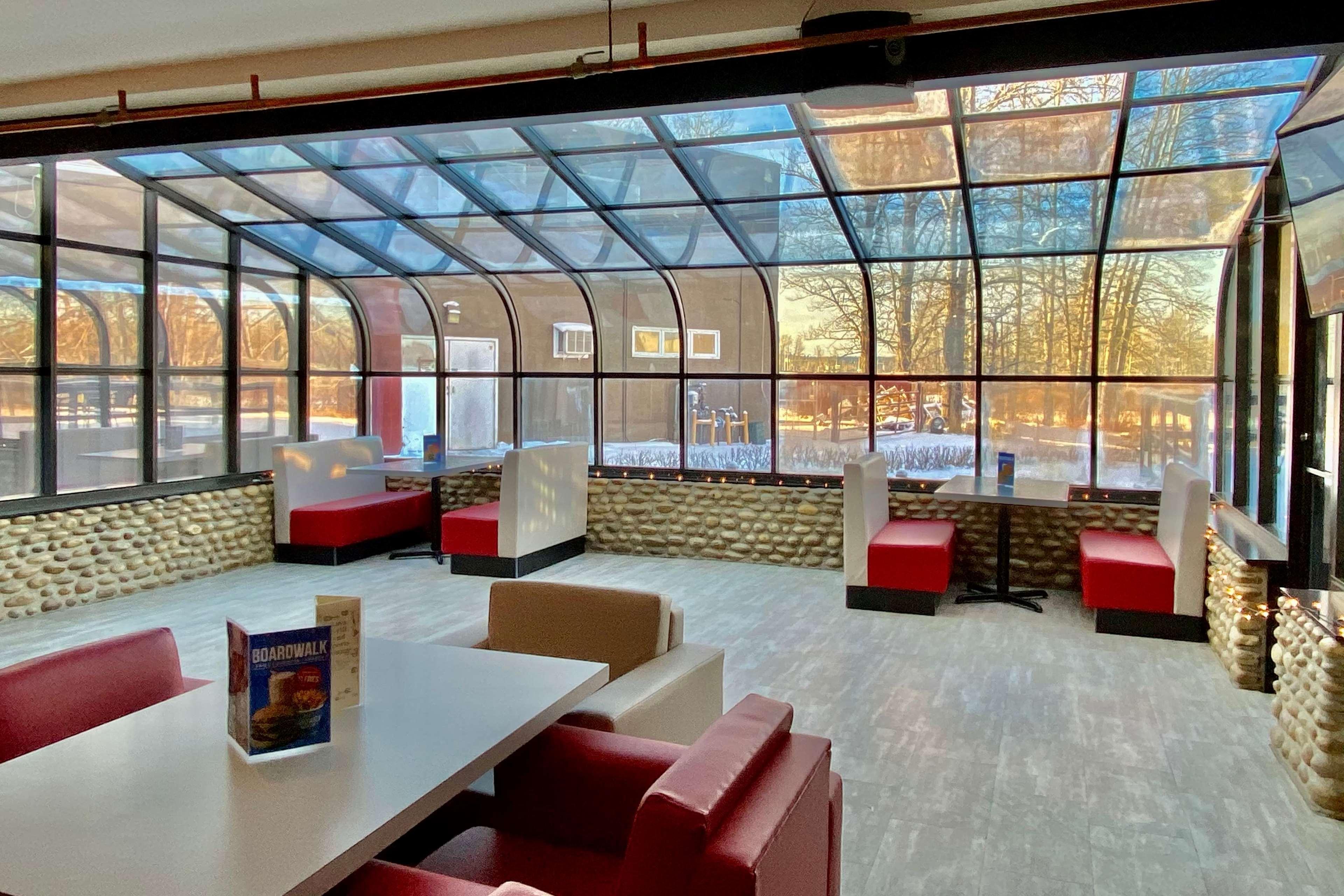 Ramada By Wyndham Whitecourt Ξενοδοχείο Εξωτερικό φωτογραφία