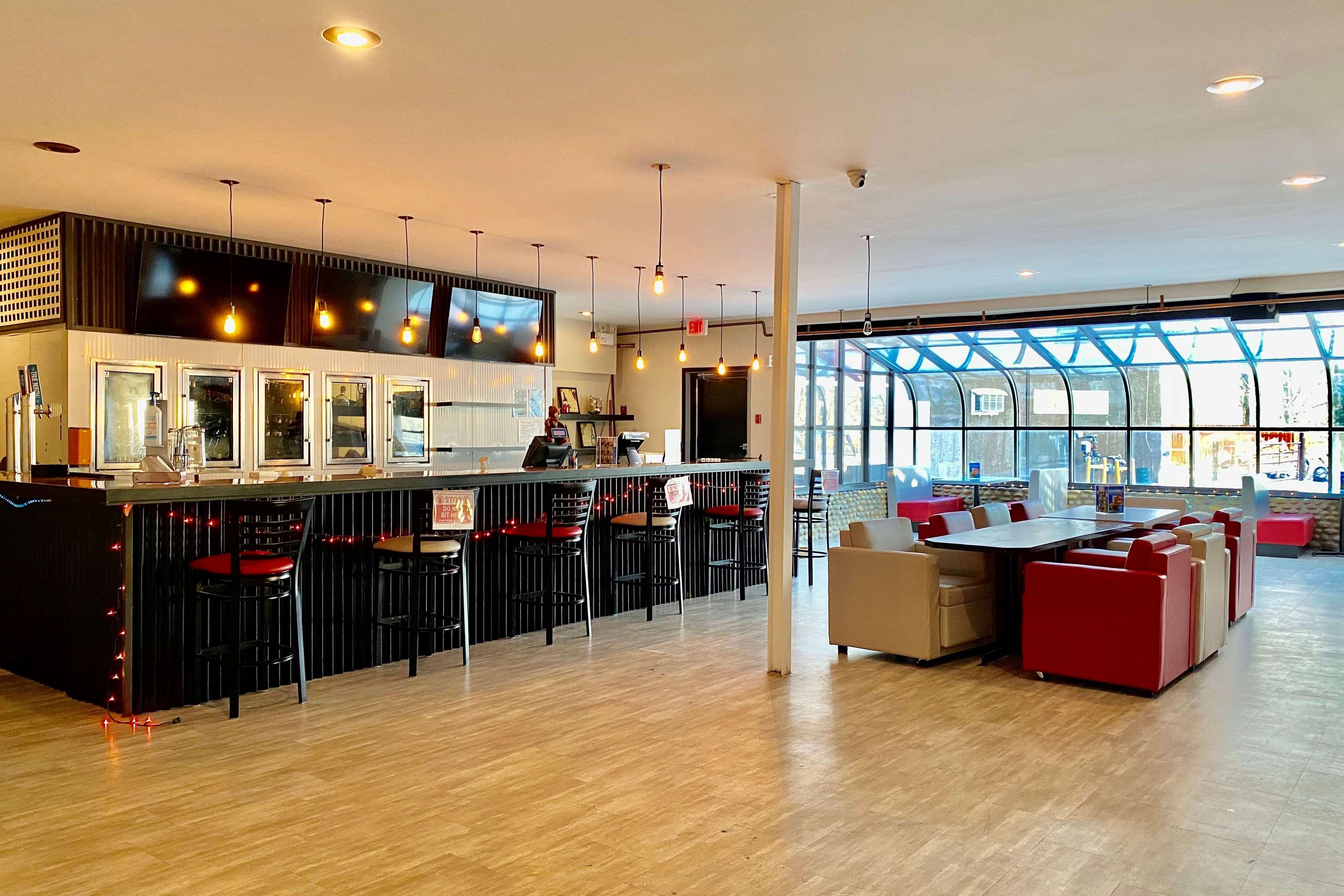 Ramada By Wyndham Whitecourt Ξενοδοχείο Εξωτερικό φωτογραφία