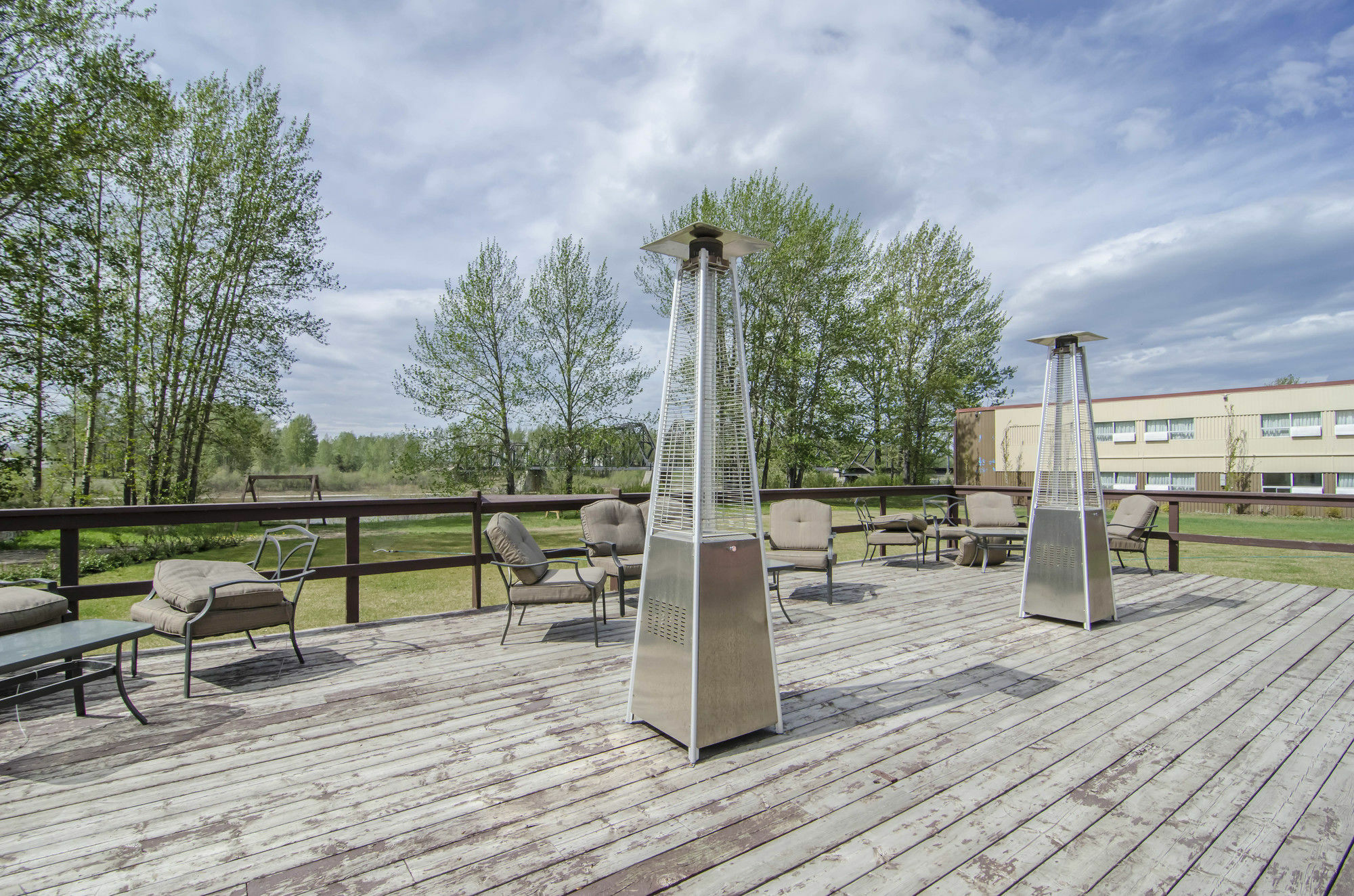 Ramada By Wyndham Whitecourt Ξενοδοχείο Εξωτερικό φωτογραφία
