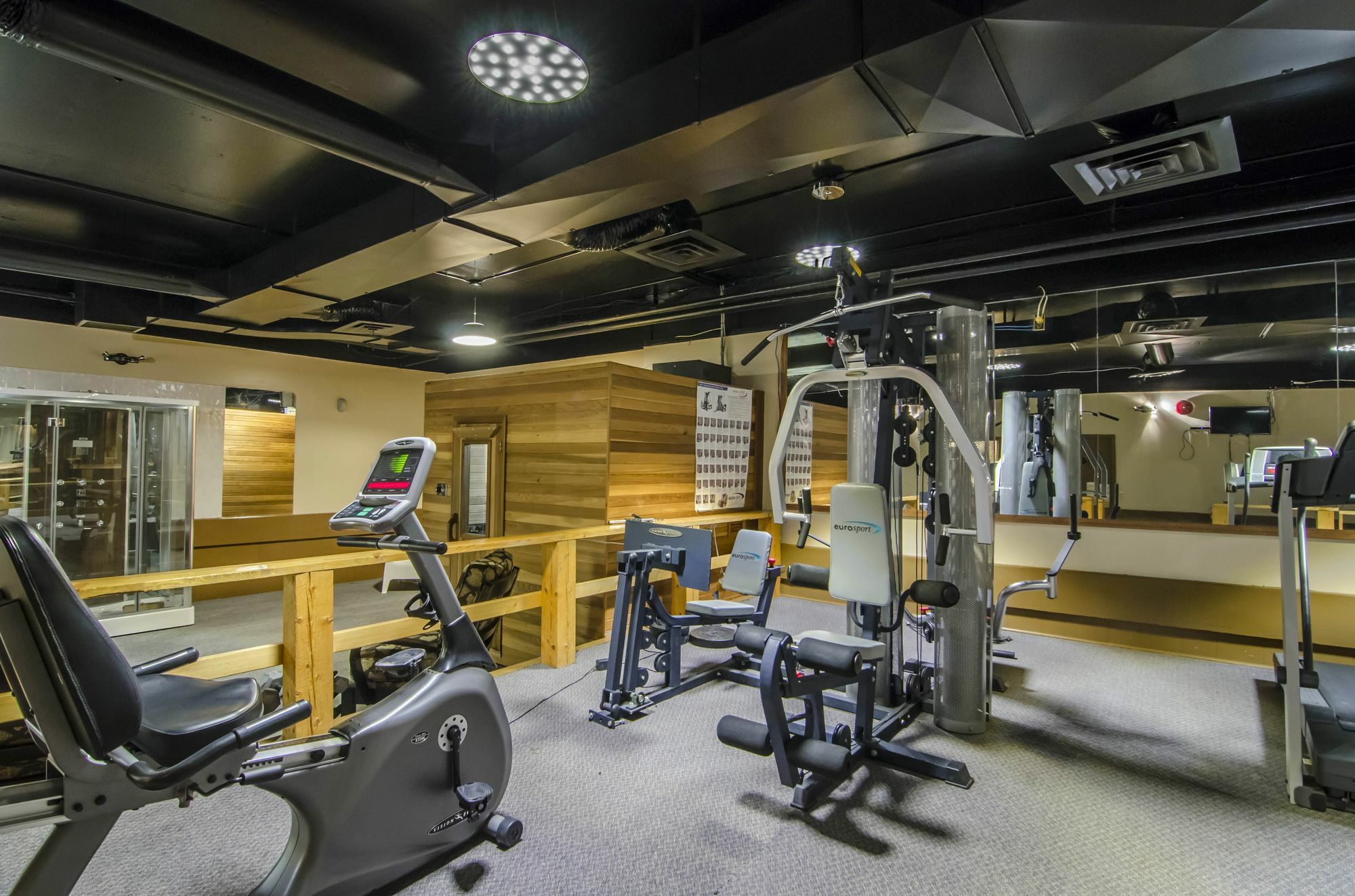 Ramada By Wyndham Whitecourt Ξενοδοχείο Εξωτερικό φωτογραφία